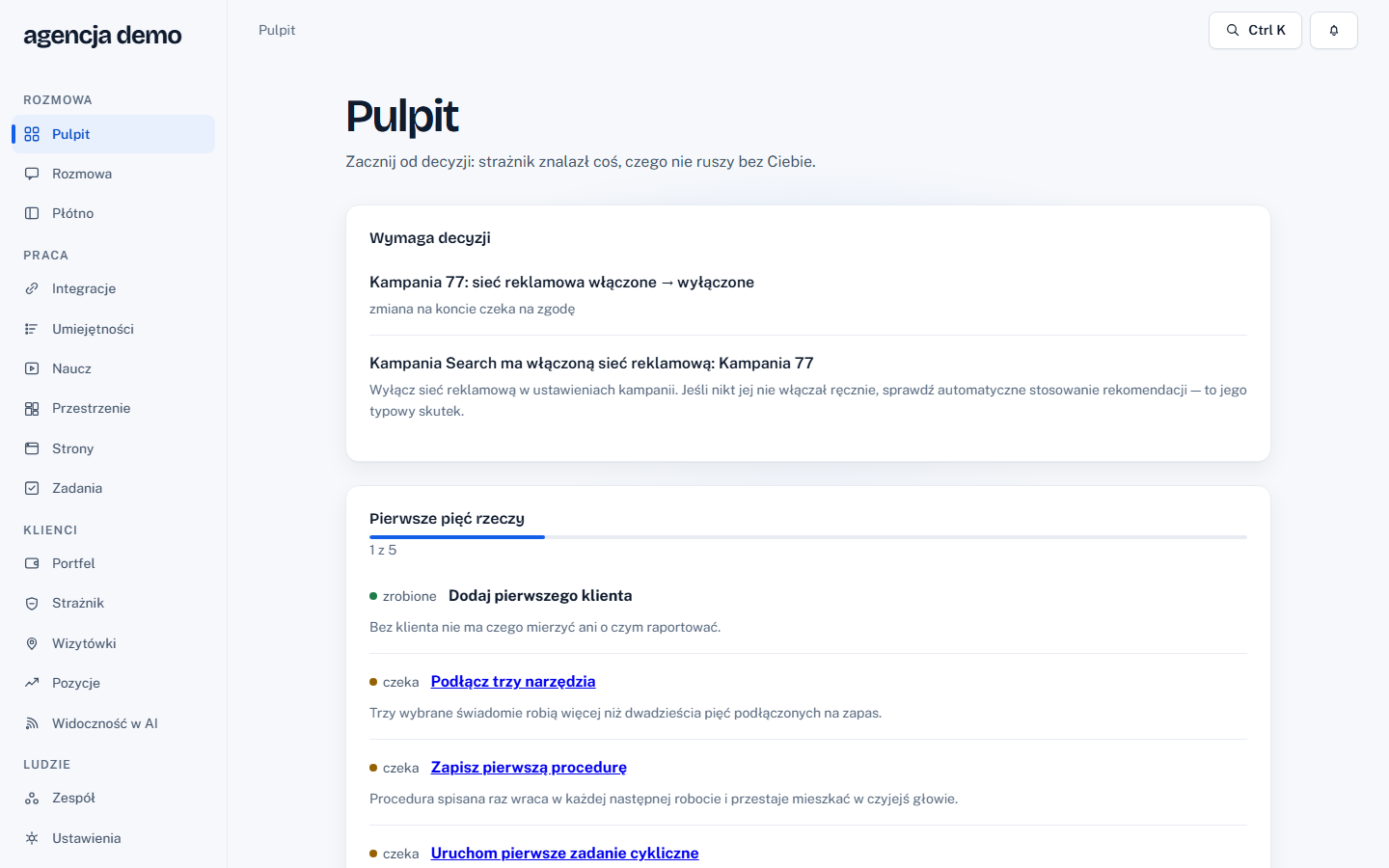 Pulpit agencji: co wymaga decyzji, pierwsze kroki, stan żetonów. Zrzut z demo, 2026-09-23.